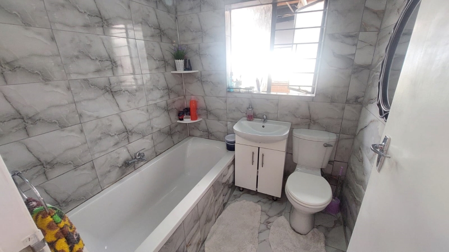 4 Bedroom Property for Sale in Rant En Dal Gauteng