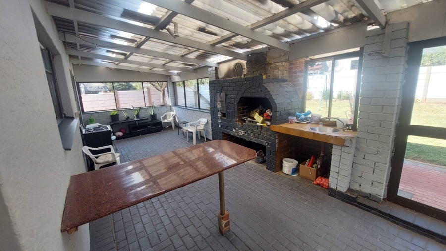 4 Bedroom Property for Sale in Rant En Dal Gauteng