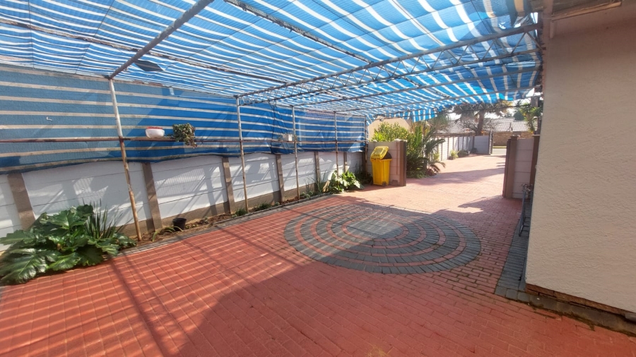 4 Bedroom Property for Sale in Rant En Dal Gauteng