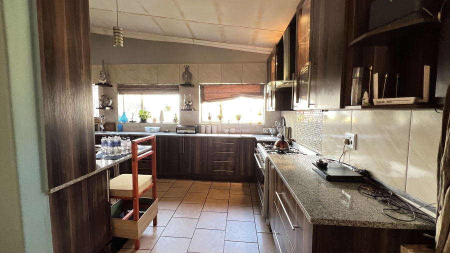 4 Bedroom Property for Sale in Tarlton Gauteng