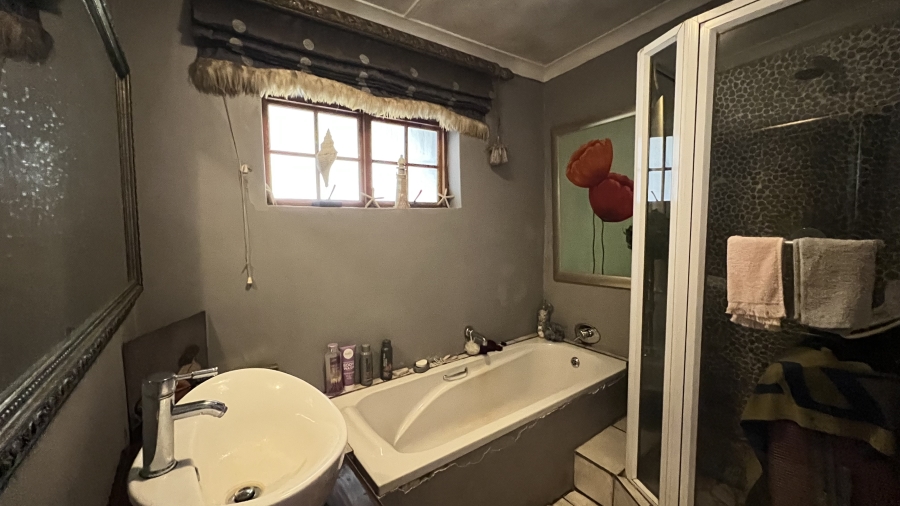 4 Bedroom Property for Sale in Tarlton Gauteng