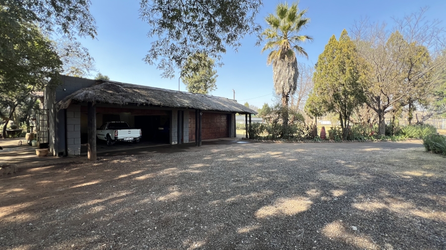4 Bedroom Property for Sale in Tarlton Gauteng