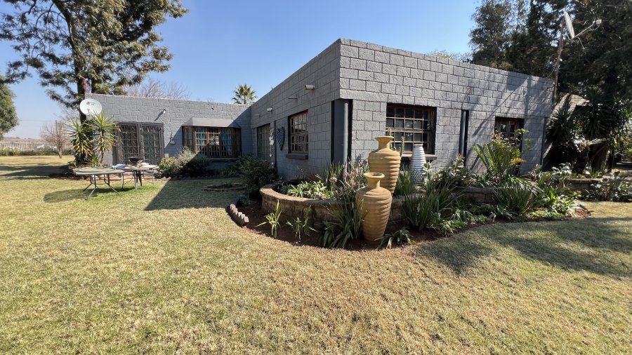 4 Bedroom Property for Sale in Tarlton Gauteng