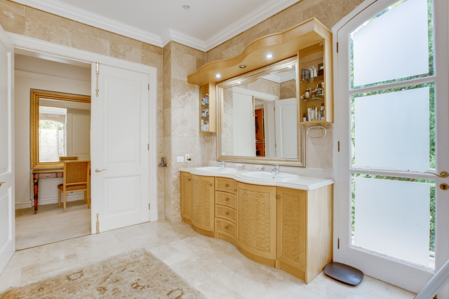 5 Bedroom Property for Sale in Sandhurst Gauteng