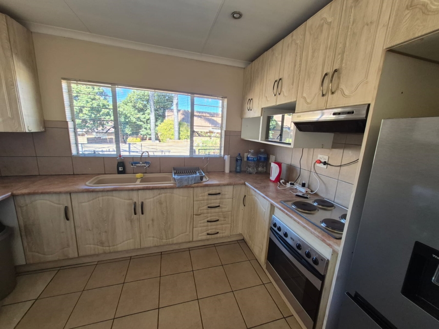 To Let 2 Bedroom Property for Rent in La Montagne Gauteng