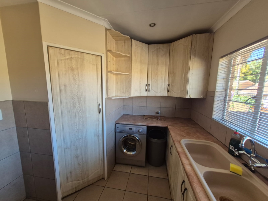 To Let 2 Bedroom Property for Rent in La Montagne Gauteng