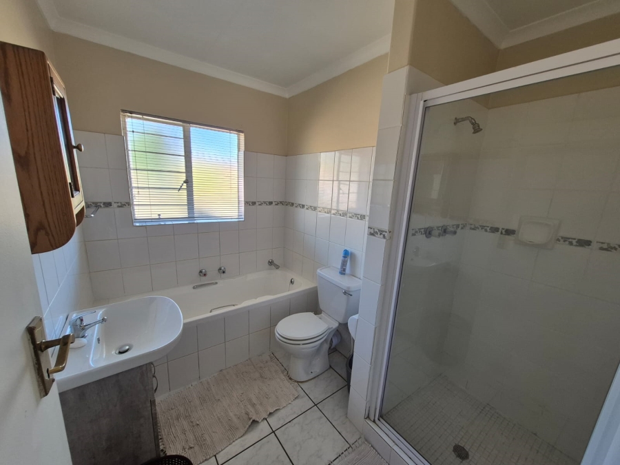 To Let 2 Bedroom Property for Rent in La Montagne Gauteng