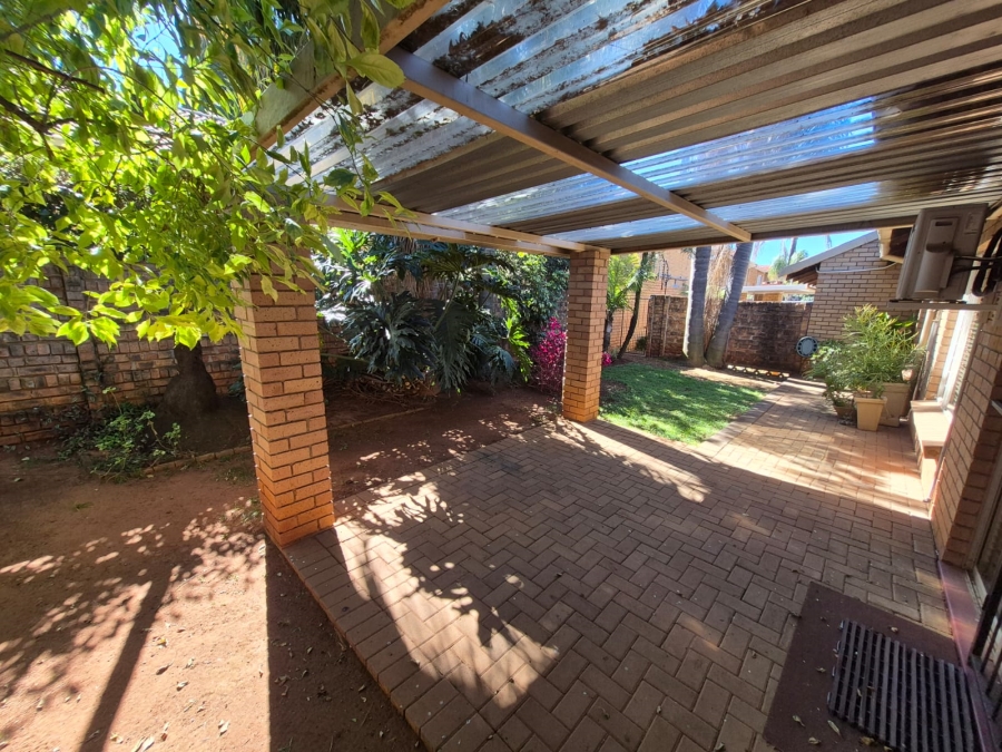 To Let 2 Bedroom Property for Rent in La Montagne Gauteng