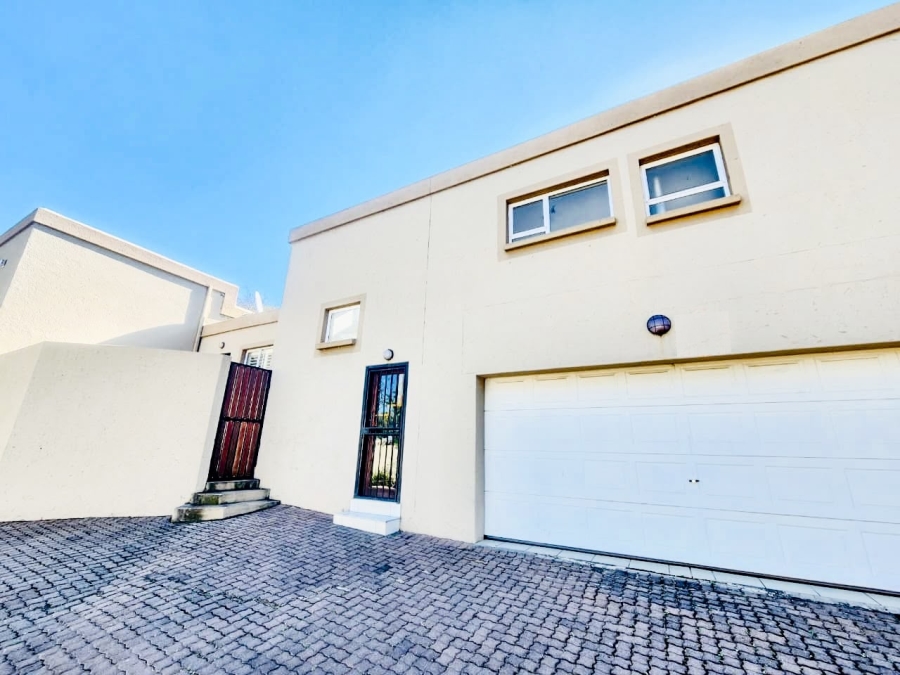 To Let 3 Bedroom Property for Rent in Faerie Glen Gauteng