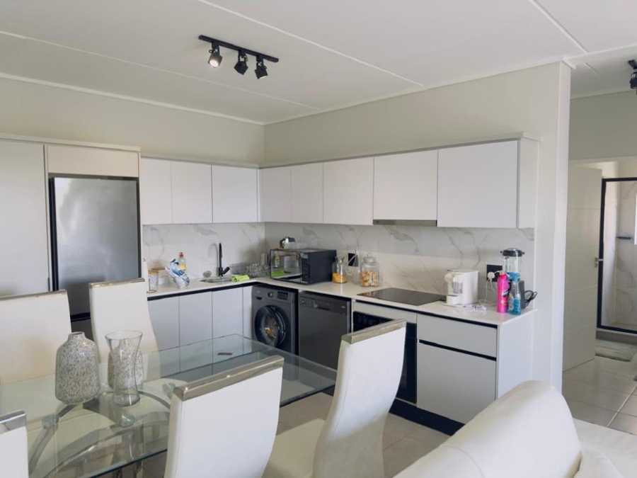 To Let 2 Bedroom Property for Rent in Waterfall Gauteng
