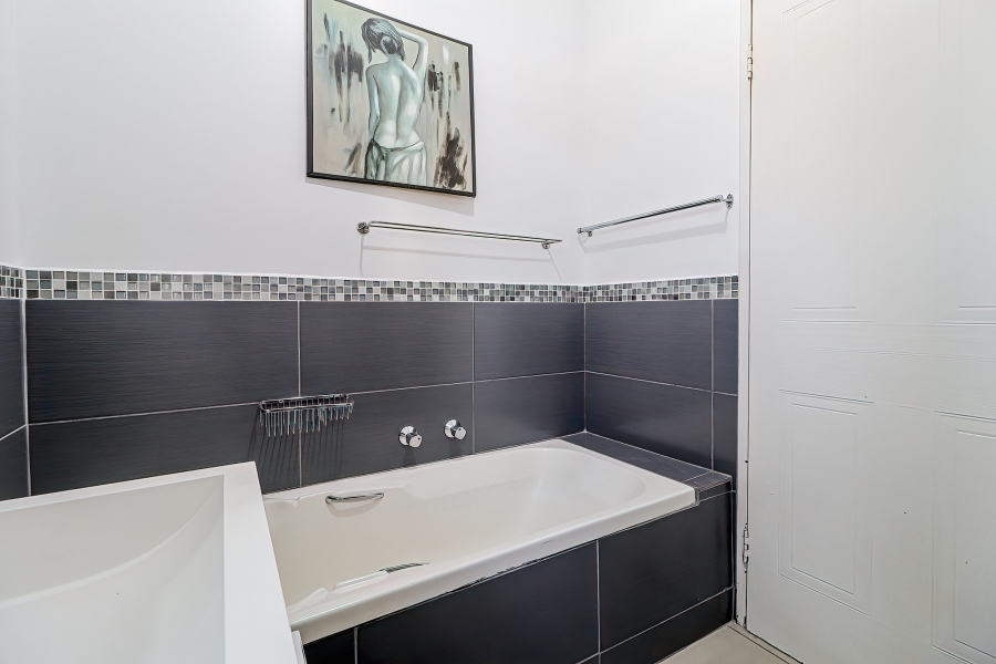 2 Bedroom Property for Sale in Melrose North Gauteng
