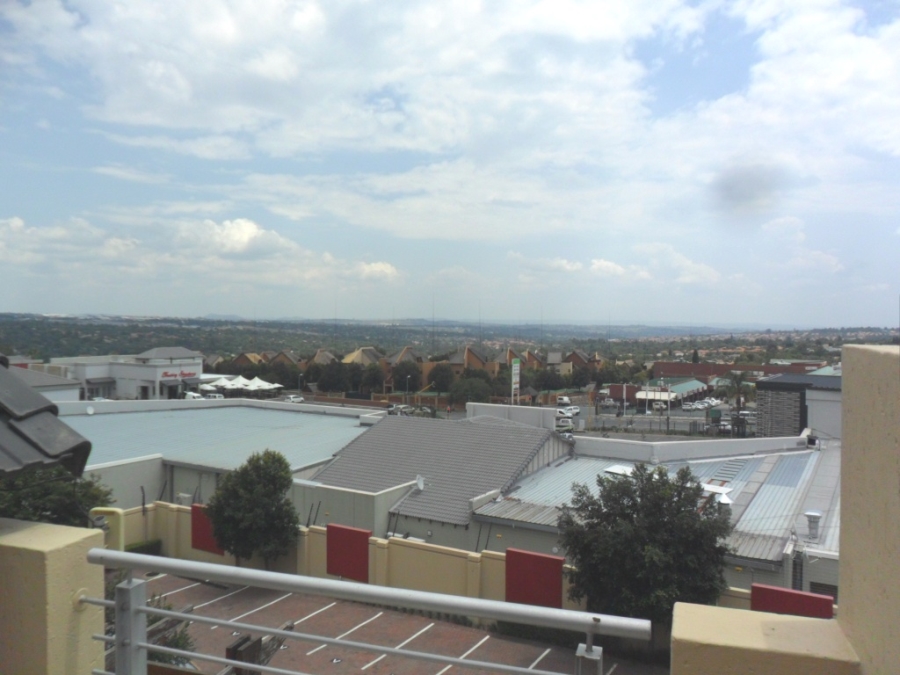 To Let 1 Bedroom Property for Rent in Douglasdale Gauteng