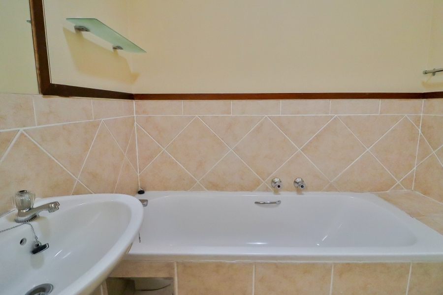 To Let 2 Bedroom Property for Rent in Sandown Gauteng