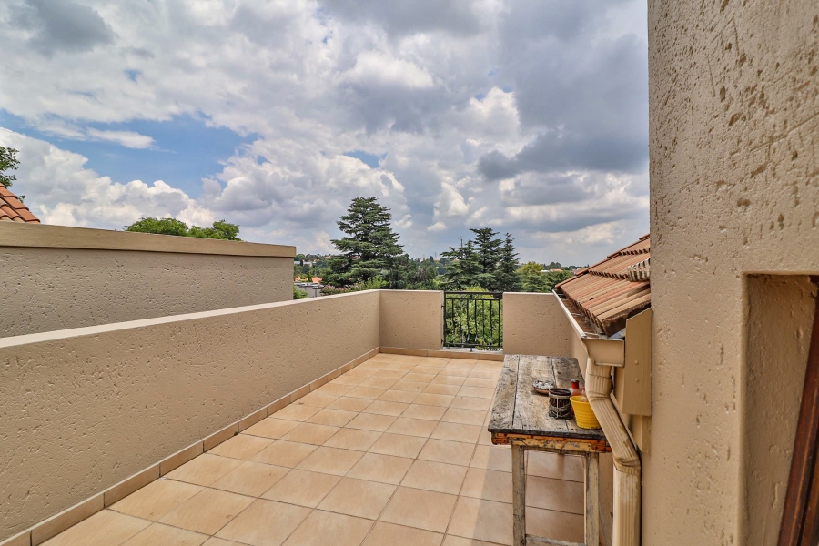To Let 2 Bedroom Property for Rent in Sandown Gauteng