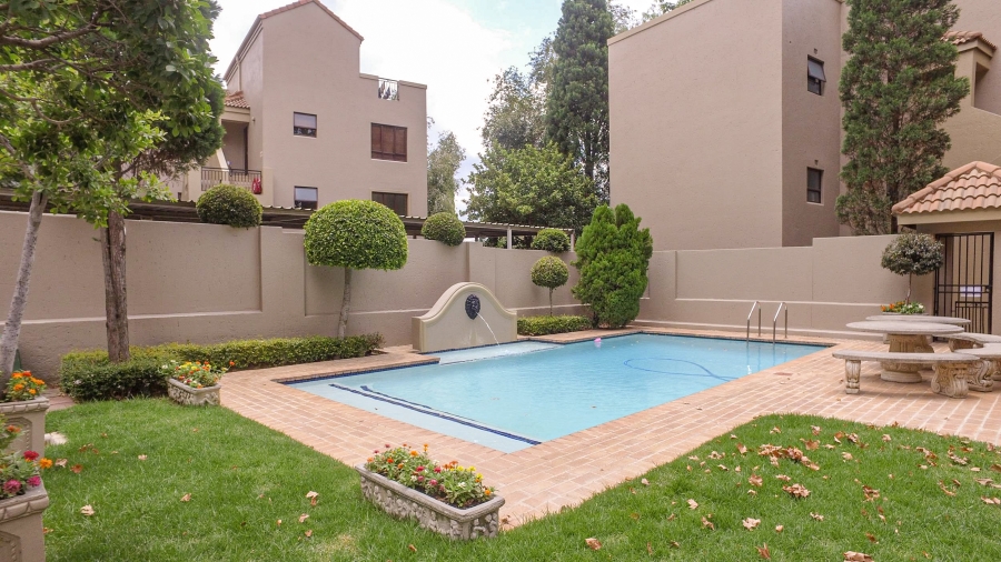 To Let 2 Bedroom Property for Rent in Sandown Gauteng