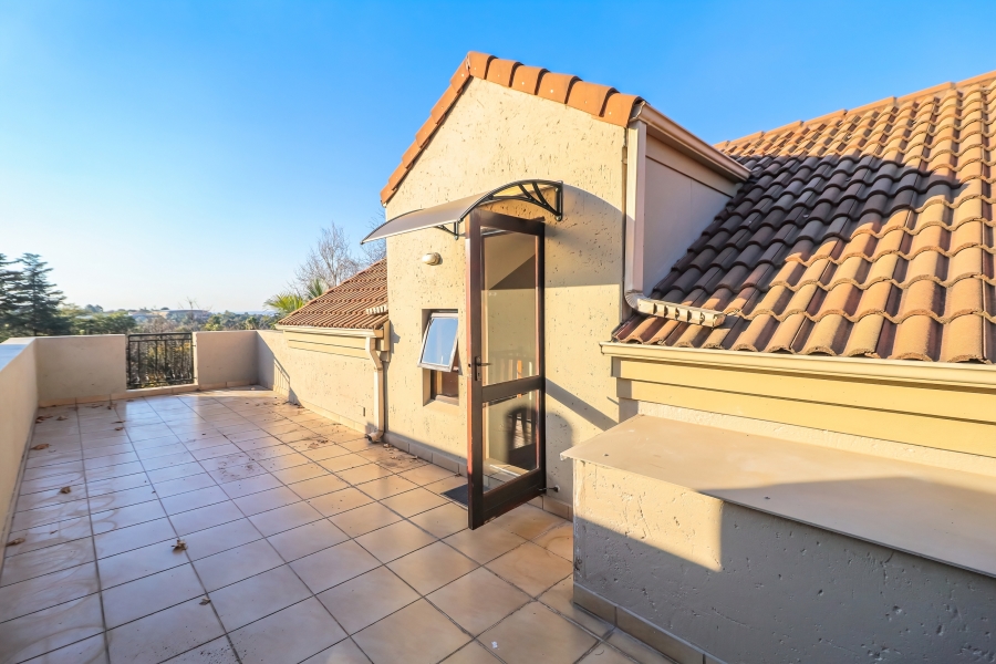 To Let 2 Bedroom Property for Rent in Sandown Gauteng
