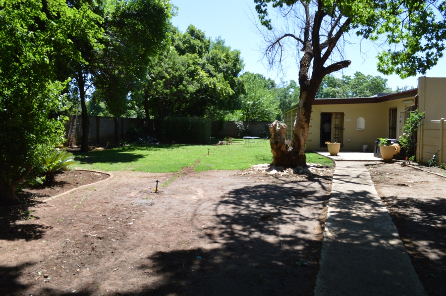 6 Bedroom Property for Sale in Unitas Park Gauteng