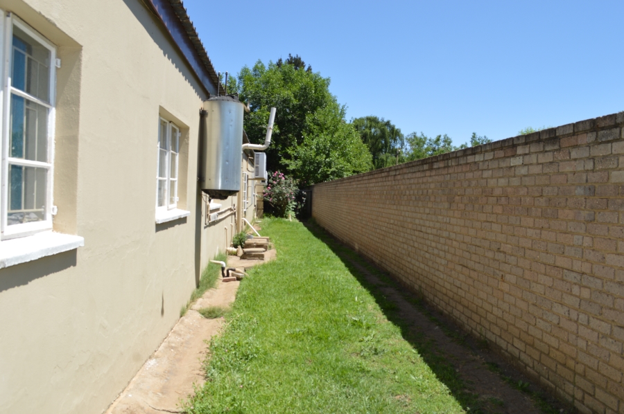 6 Bedroom Property for Sale in Unitas Park Gauteng
