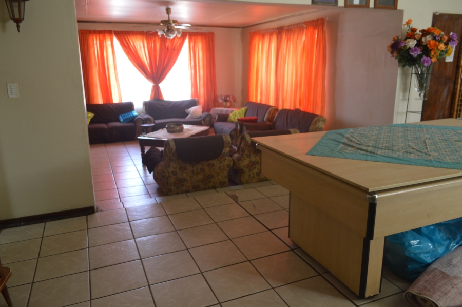 6 Bedroom Property for Sale in Unitas Park Gauteng