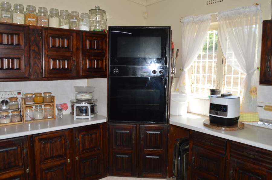 6 Bedroom Property for Sale in Unitas Park Gauteng
