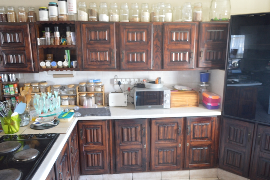 6 Bedroom Property for Sale in Unitas Park Gauteng