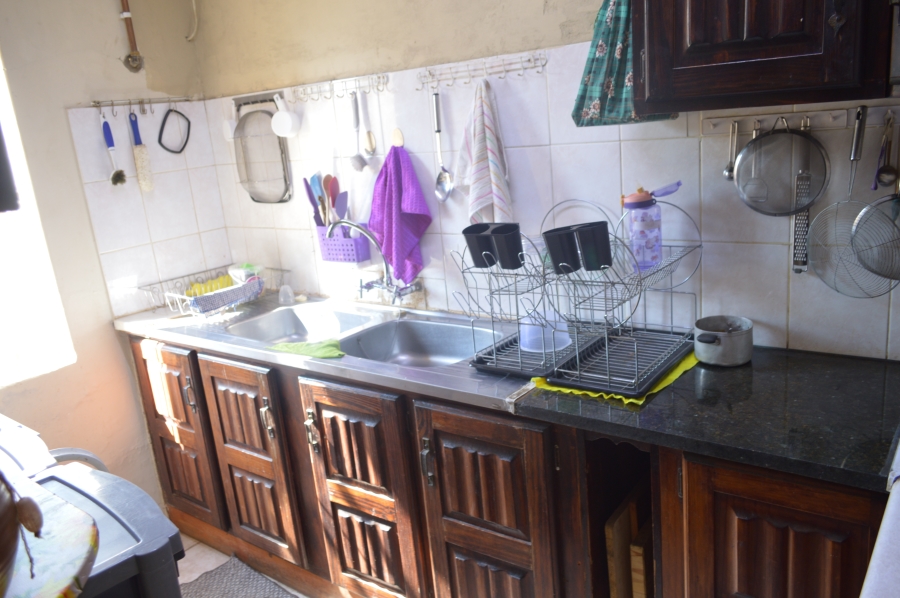 6 Bedroom Property for Sale in Unitas Park Gauteng