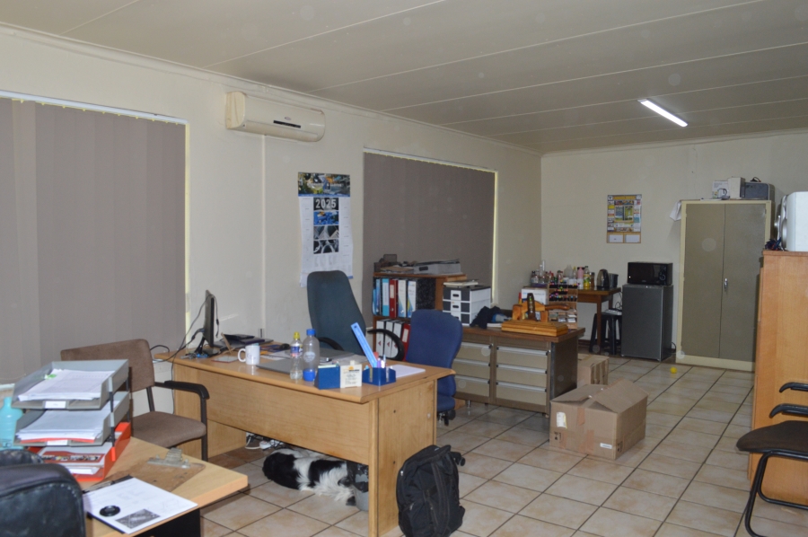 6 Bedroom Property for Sale in Unitas Park Gauteng