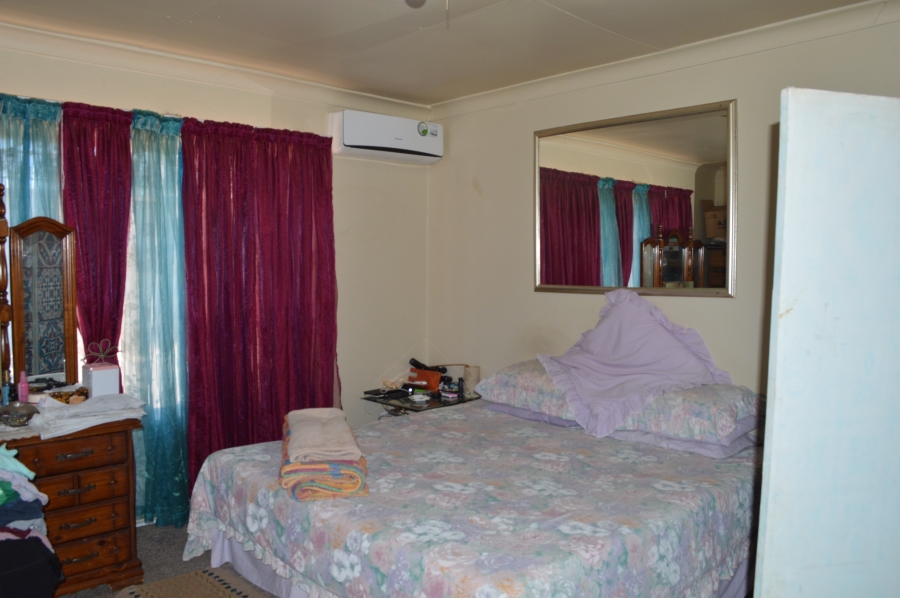 6 Bedroom Property for Sale in Unitas Park Gauteng