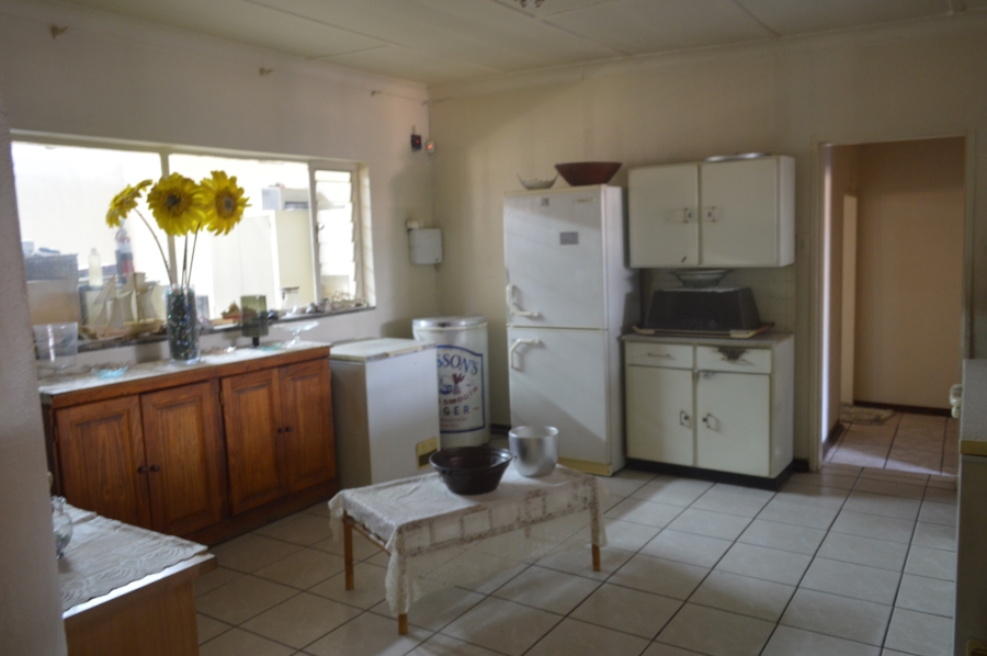 6 Bedroom Property for Sale in Unitas Park Gauteng
