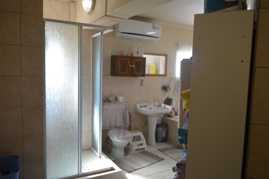 6 Bedroom Property for Sale in Unitas Park Gauteng