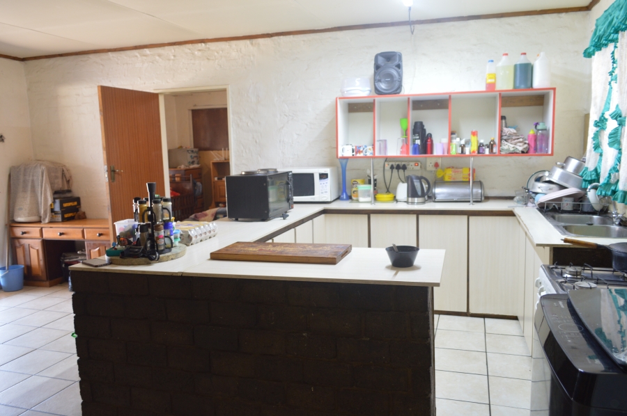 6 Bedroom Property for Sale in Unitas Park Gauteng