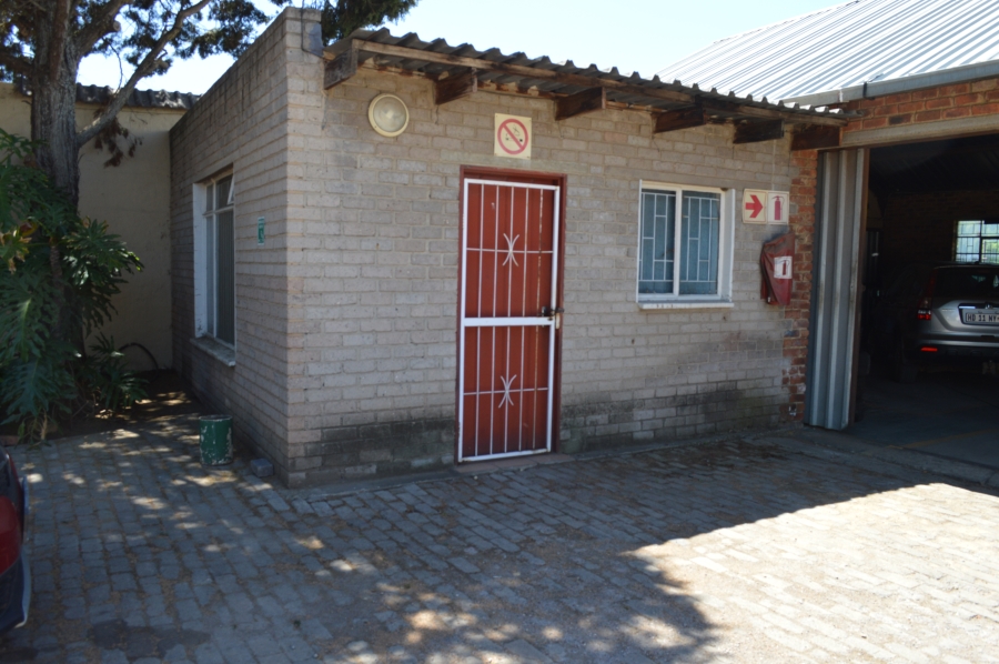 6 Bedroom Property for Sale in Unitas Park Gauteng
