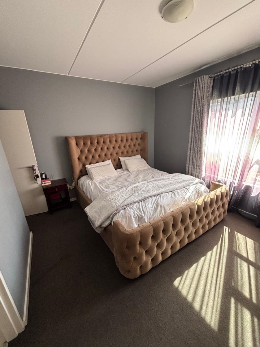 2 Bedroom Property for Sale in Blue Hills Gauteng
