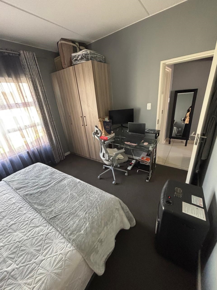 2 Bedroom Property for Sale in Blue Hills Gauteng