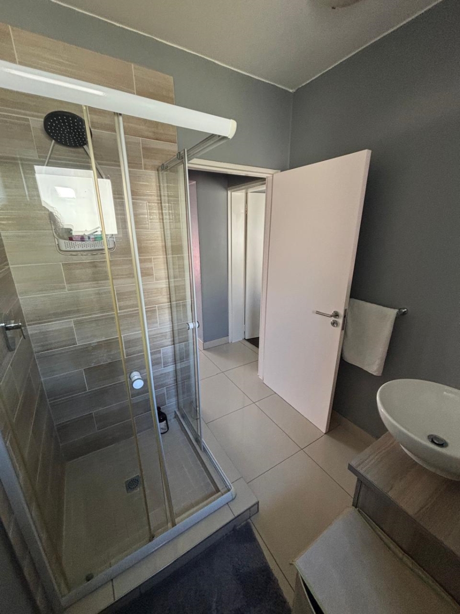 2 Bedroom Property for Sale in Blue Hills Gauteng