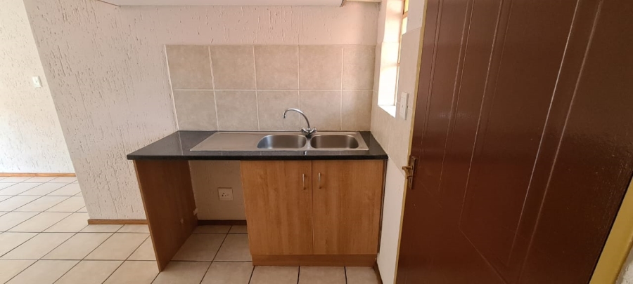 2 Bedroom Property for Sale in Hughes Gauteng