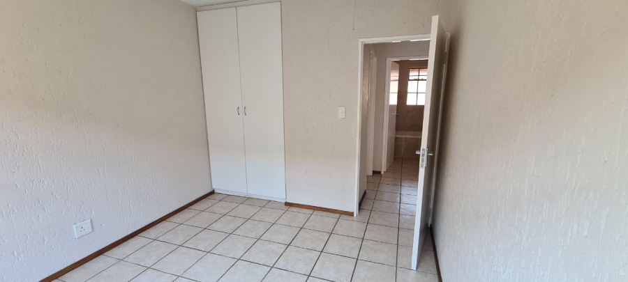 2 Bedroom Property for Sale in Hughes Gauteng