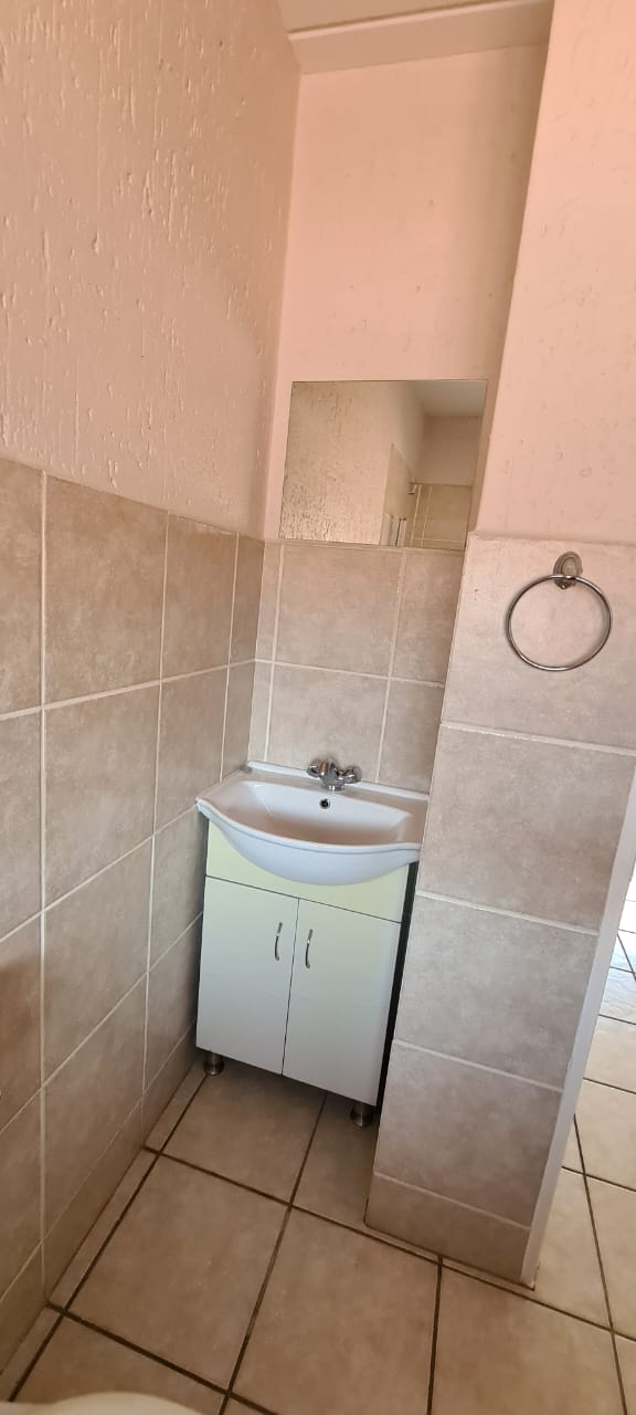 2 Bedroom Property for Sale in Hughes Gauteng