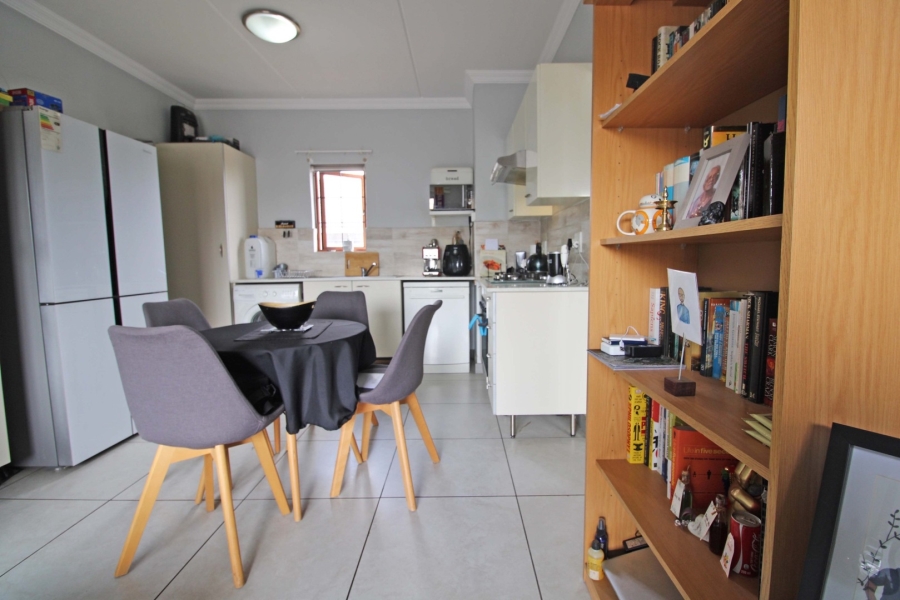 1 Bedroom Property for Sale in Blue Hills Gauteng