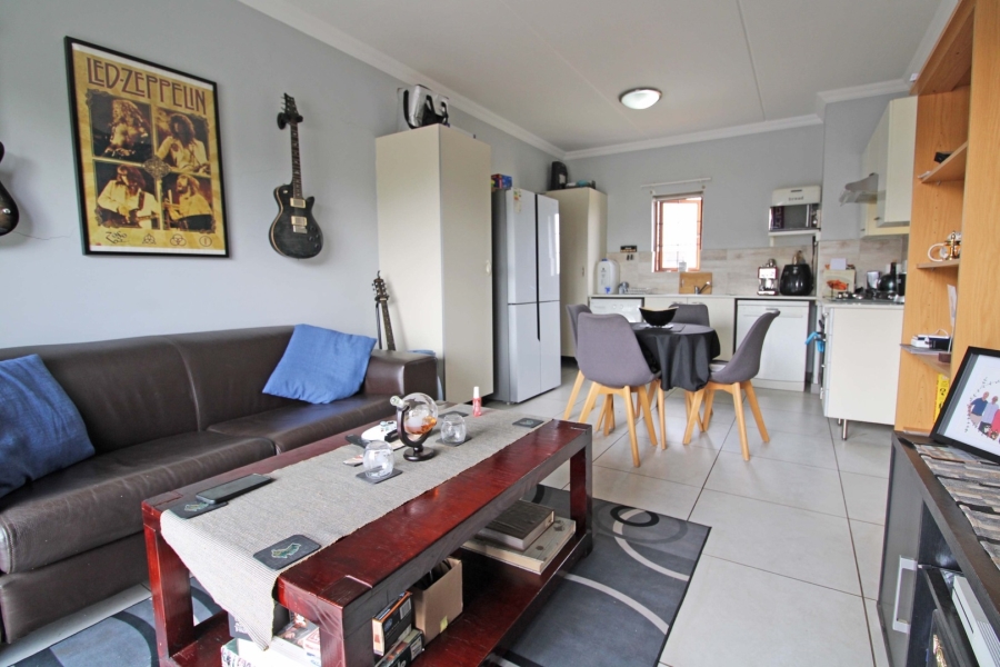 1 Bedroom Property for Sale in Blue Hills Gauteng