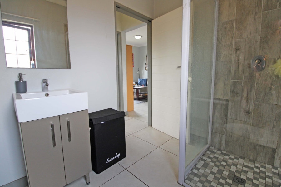 1 Bedroom Property for Sale in Blue Hills Gauteng