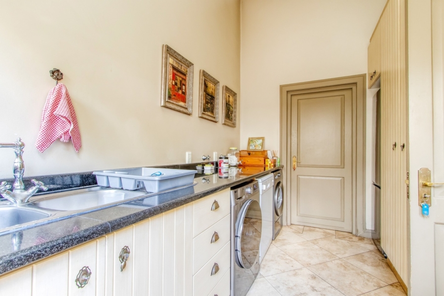 5 Bedroom Property for Sale in Fourways Gardens Gauteng