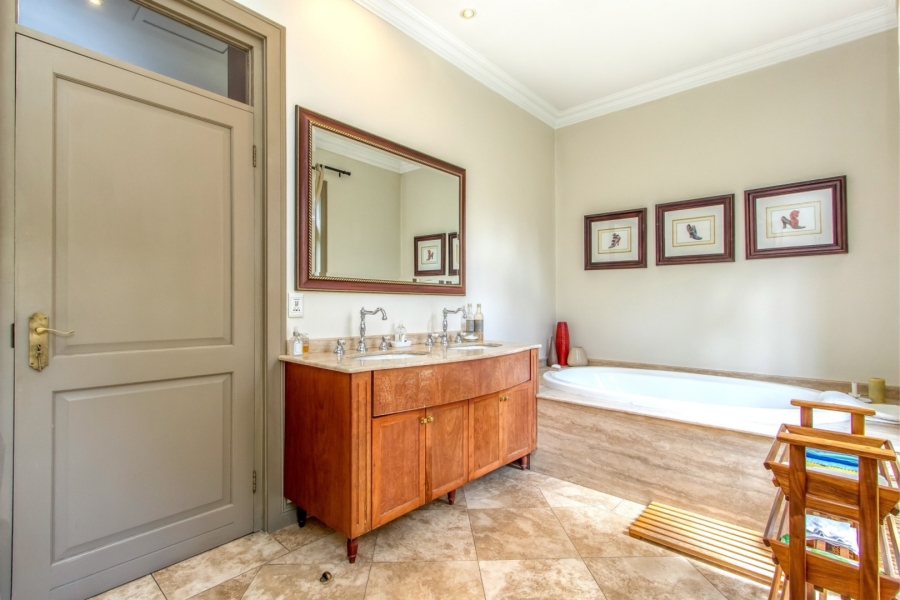 5 Bedroom Property for Sale in Fourways Gardens Gauteng