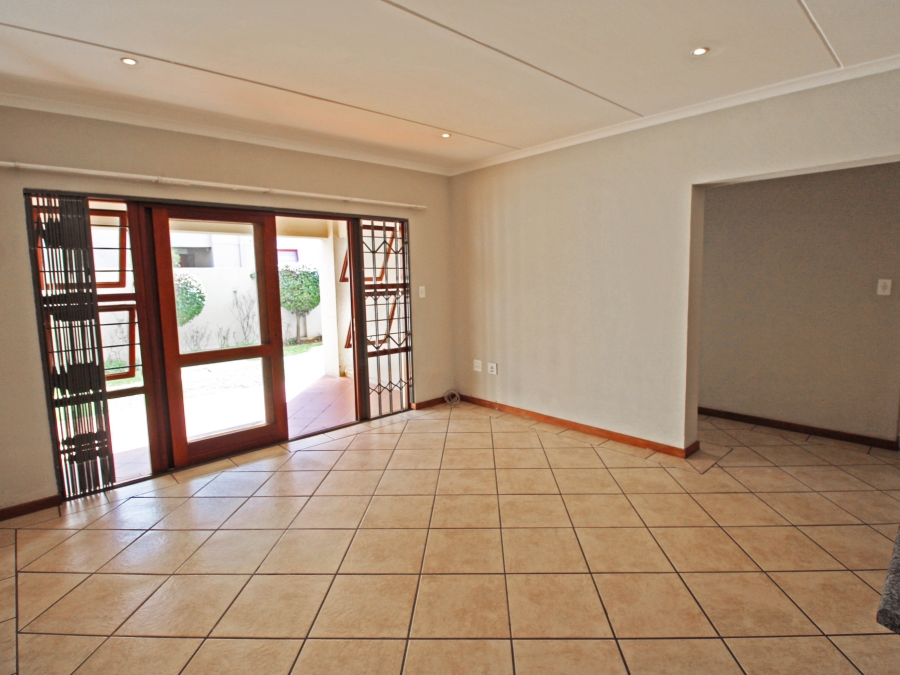 To Let 2 Bedroom Property for Rent in Bryanston Gauteng