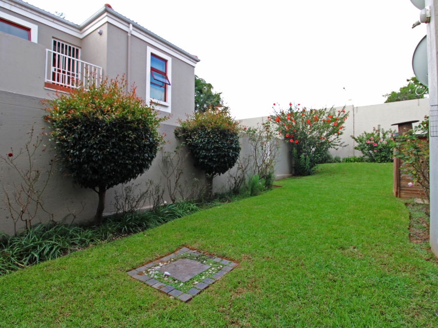 To Let 2 Bedroom Property for Rent in Bryanston Gauteng