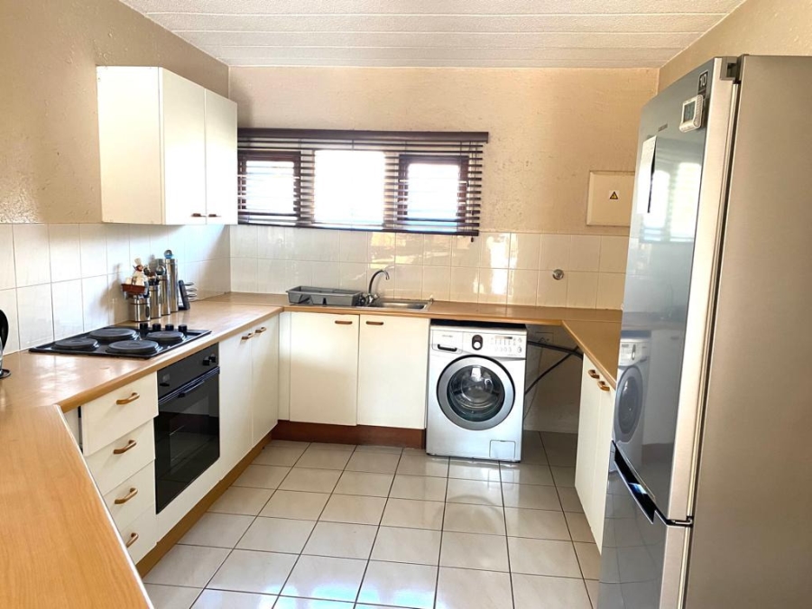 To Let 2 Bedroom Property for Rent in Sandown Gauteng