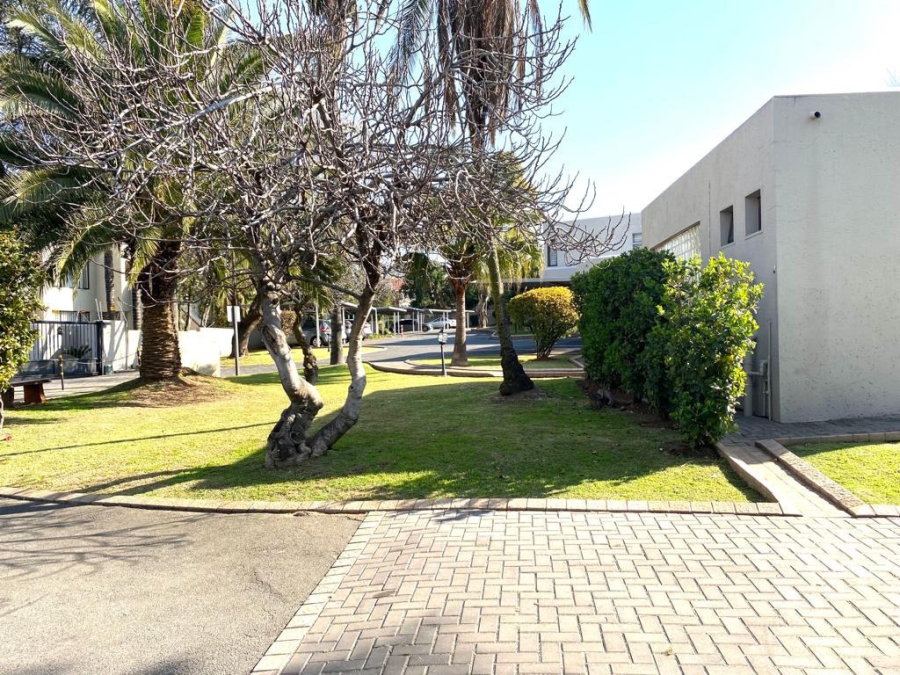 To Let 2 Bedroom Property for Rent in Sandown Gauteng