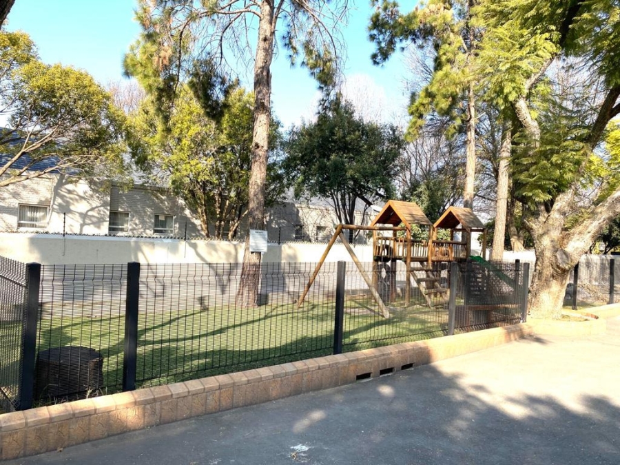 To Let 2 Bedroom Property for Rent in Sandown Gauteng