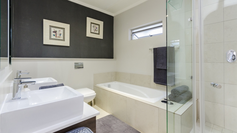 To Let 2 Bedroom Property for Rent in Sandown Gauteng