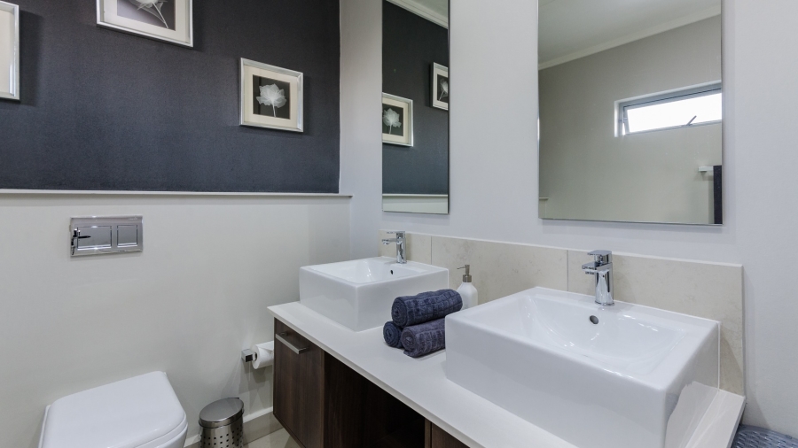 To Let 2 Bedroom Property for Rent in Sandown Gauteng